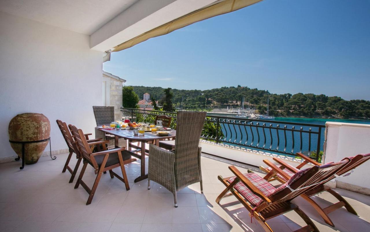 Golden View Luxury Apartment Maslinica Exterior photo