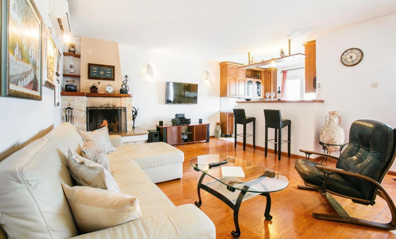 Golden View Luxury Apartment Maslinica Exterior photo