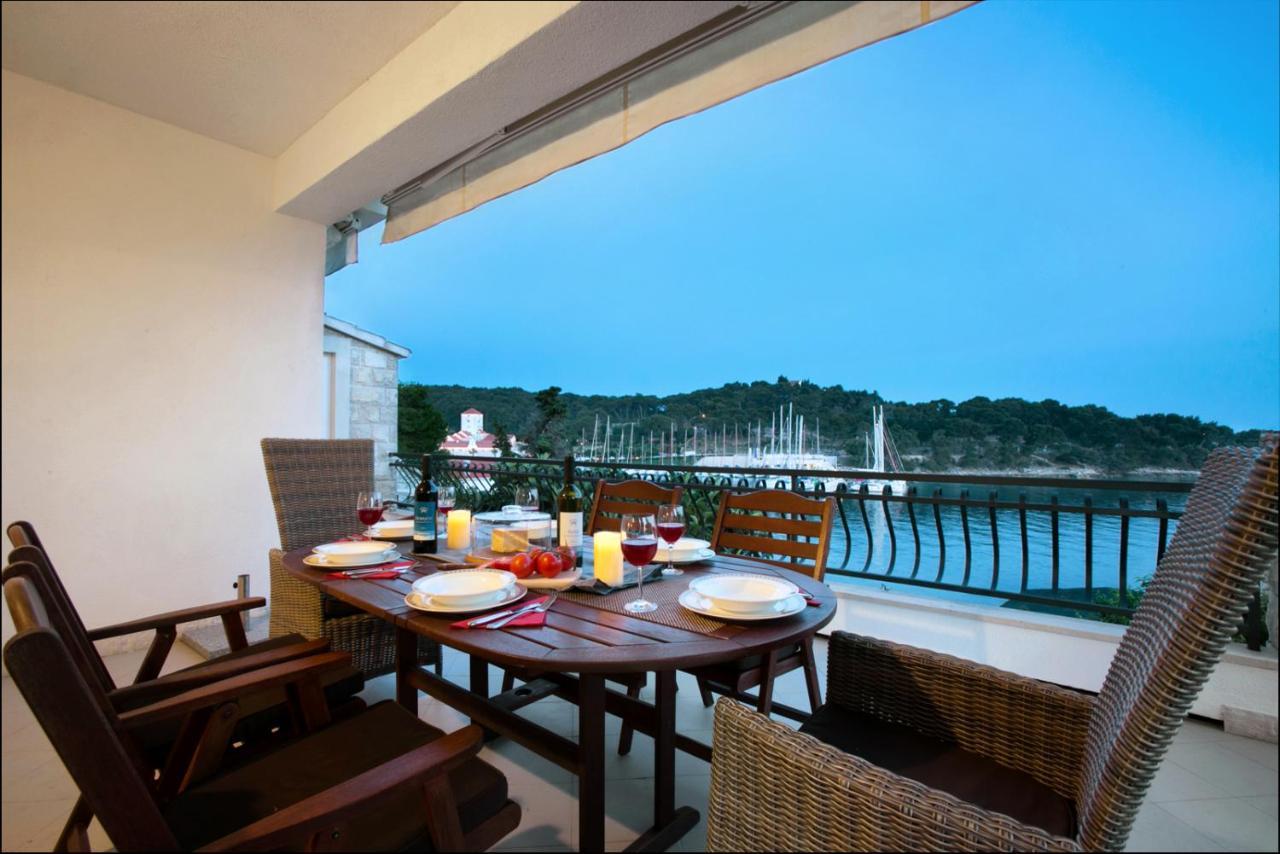 Golden View Luxury Apartment Maslinica Exterior photo